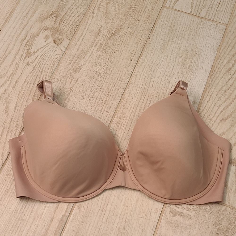 Olga Soft Beige Bra In A Size 40DD In EUC!